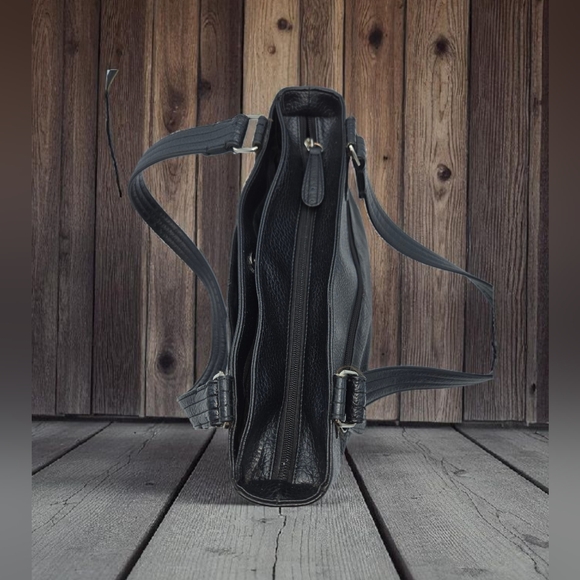 Vintage Covington Black Leather Shoulder Bag Scallop Front Pocket - Picture 5 of 15